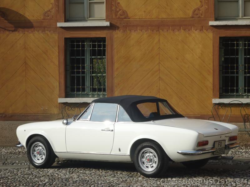 1967 Fiat 124 Sport Spider 1400 CAR_STATUS_RESTORED